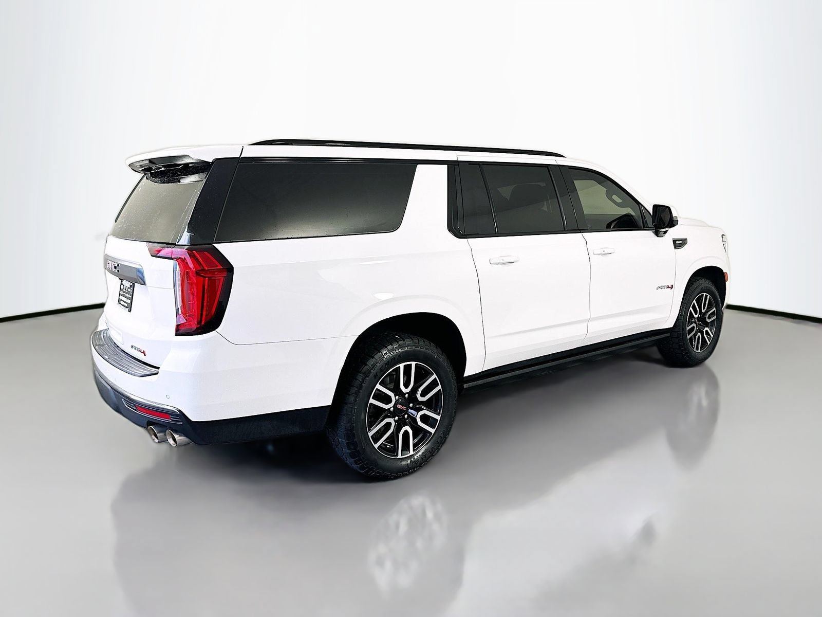 Used 2022 GMC Yukon XL AT4 AWD/4WD image 7