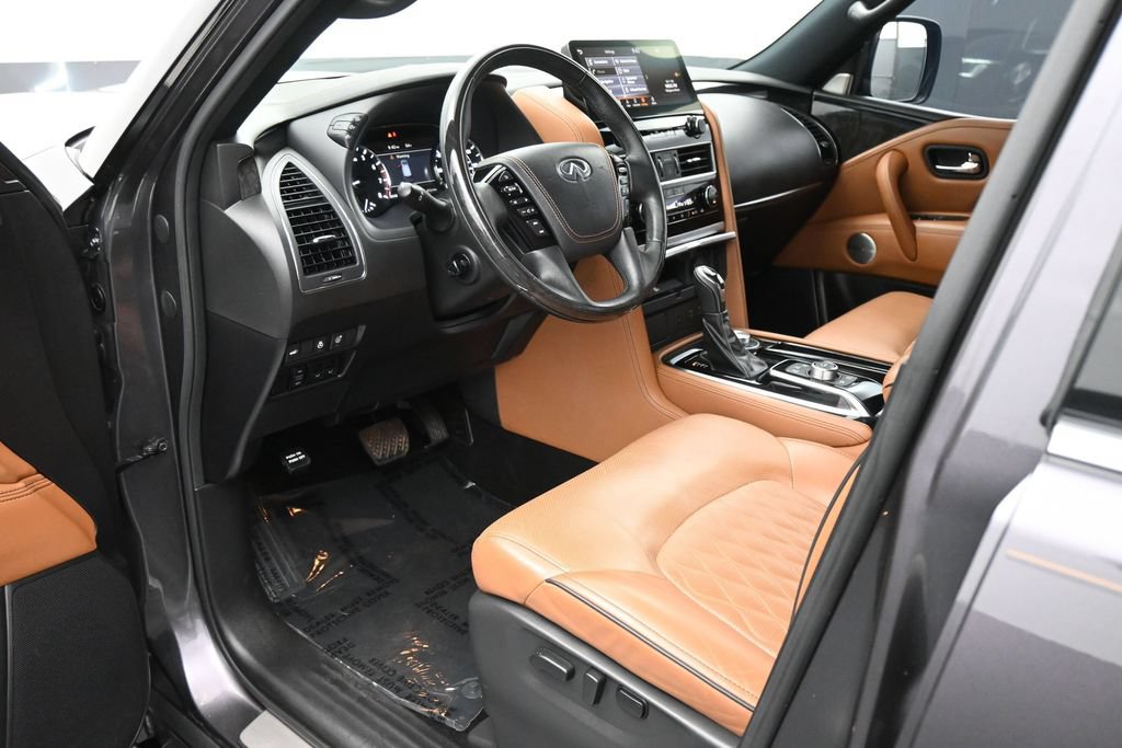 Used 2023 INFINITI QX80 Sensory w/ All-Season Package AWD/4WD image 2