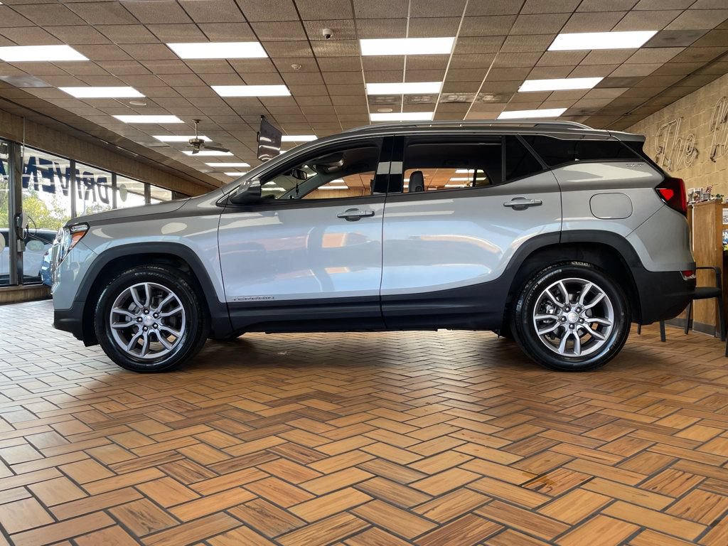 Used 2024 GMC Terrain SLT AWD/4WD image 5