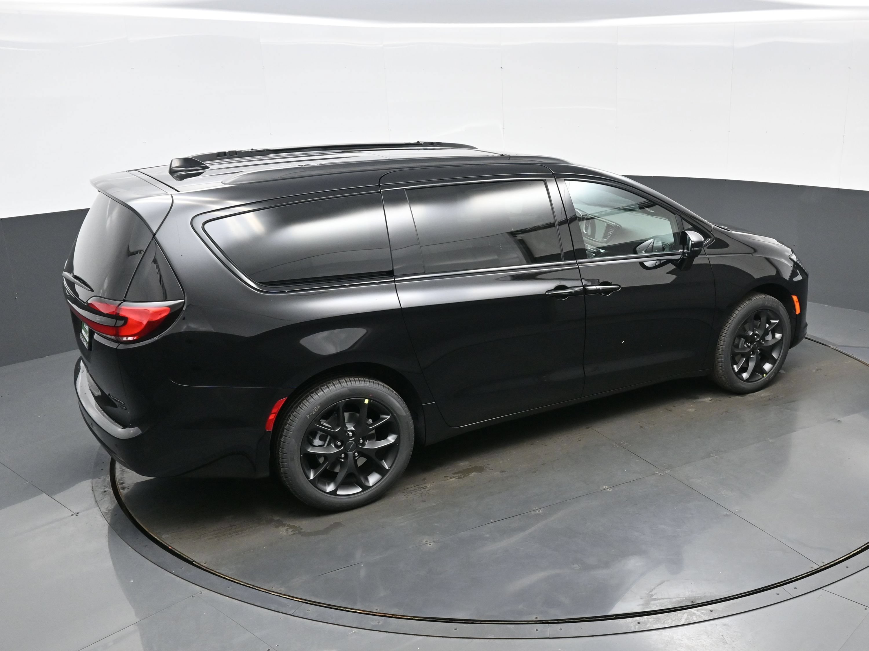 New 2027 Chrysler Pacifica Limited AWD/4WD image 26