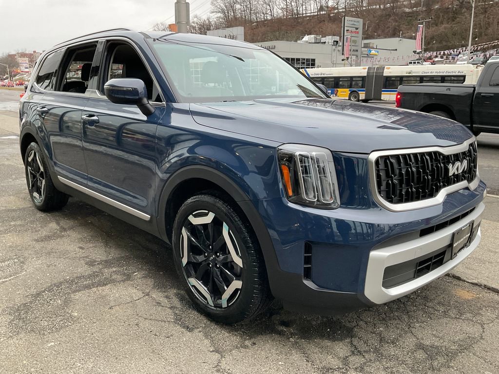 Certified 2024 Kia Telluride EX image 2