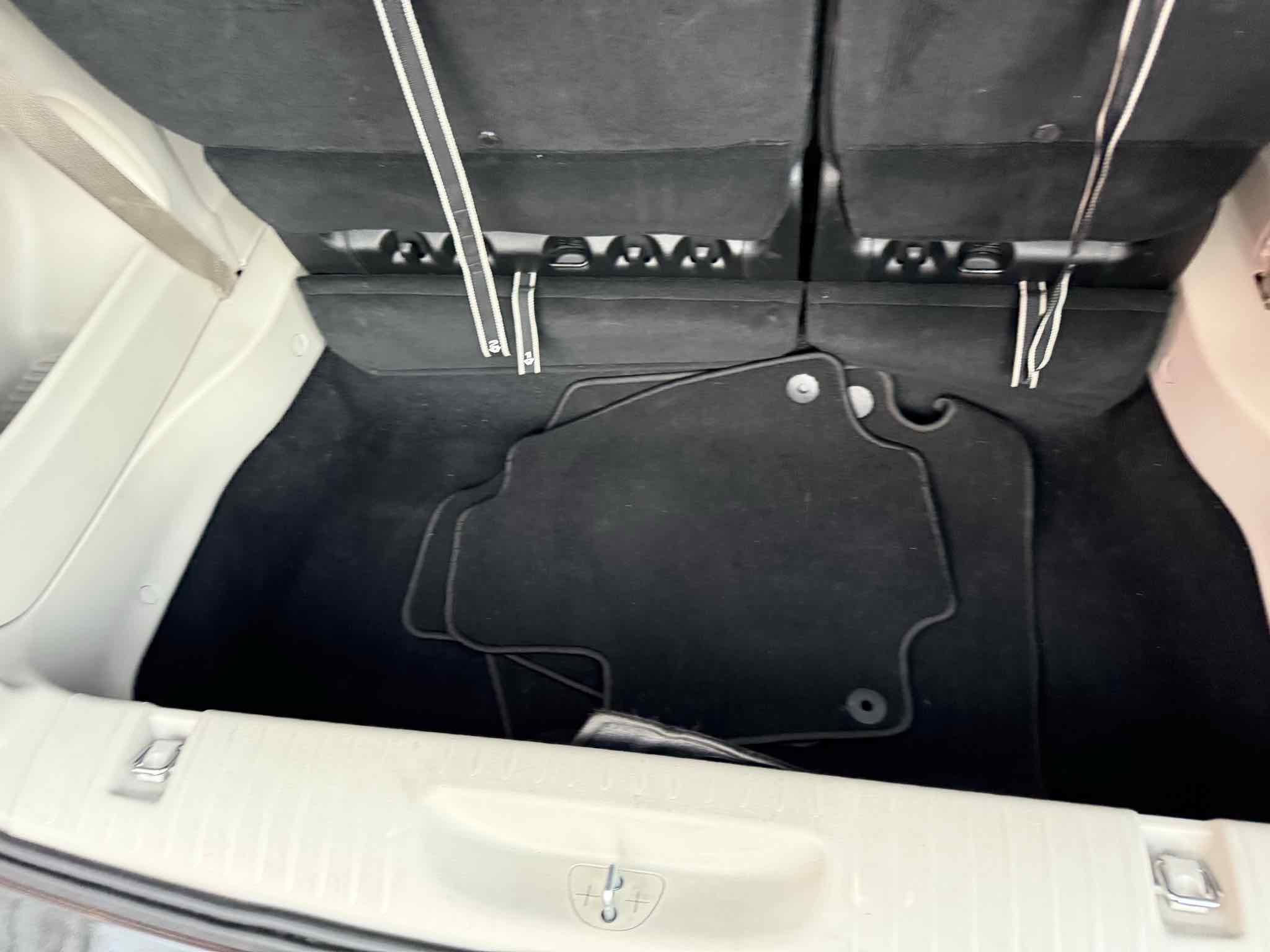 Used 2023 Chrysler Voyager LX image 35