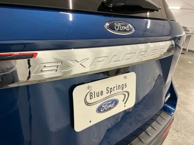 Used 2023 Ford Explorer XLT w/ Equipment Group 202A image 5