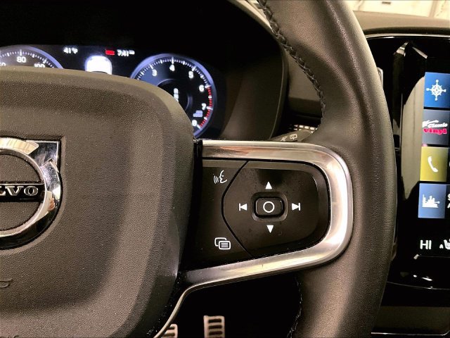 Used 2022 Volvo XC40 T5 R-Design w/ Advanced Package AWD/4WD image 19