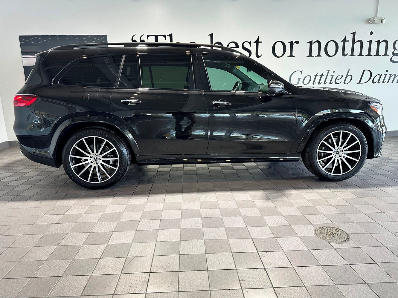 Certified 2025 Mercedes-Benz GLS 450 4MATIC image 3