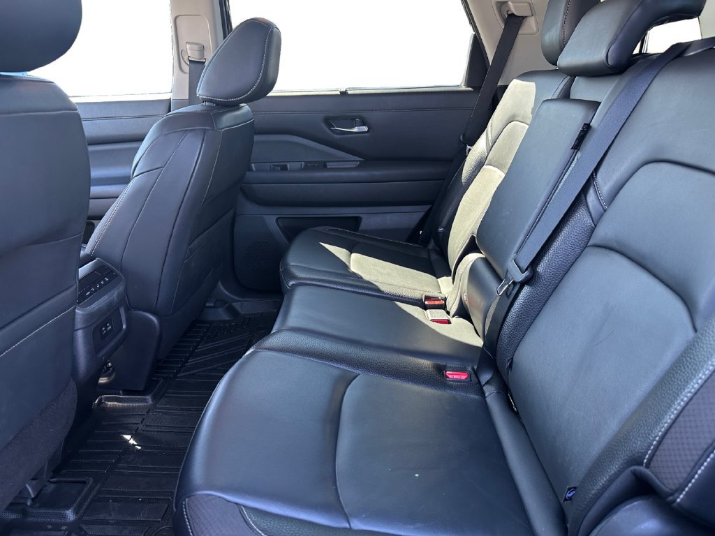 Used 2022 Nissan Pathfinder SL AWD/4WD image 12