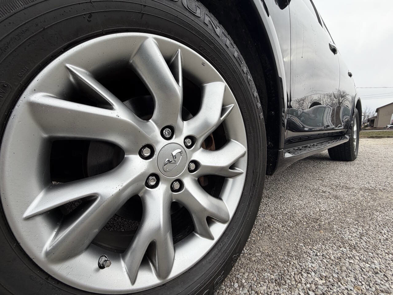 Used 2011 INFINITI QX56 Base 4x4 4dr SUV w/ Theater Pkg image 3