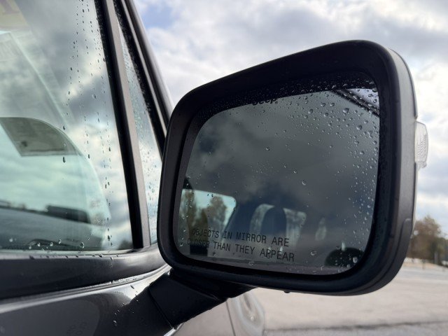 Used 2016 Jeep Renegade Limited image 4