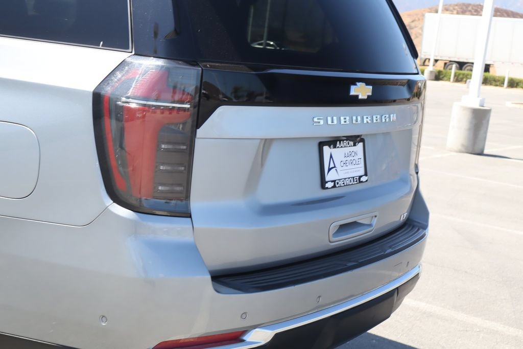 Used 2025 Chevrolet Suburban LT AWD/4WD image 16