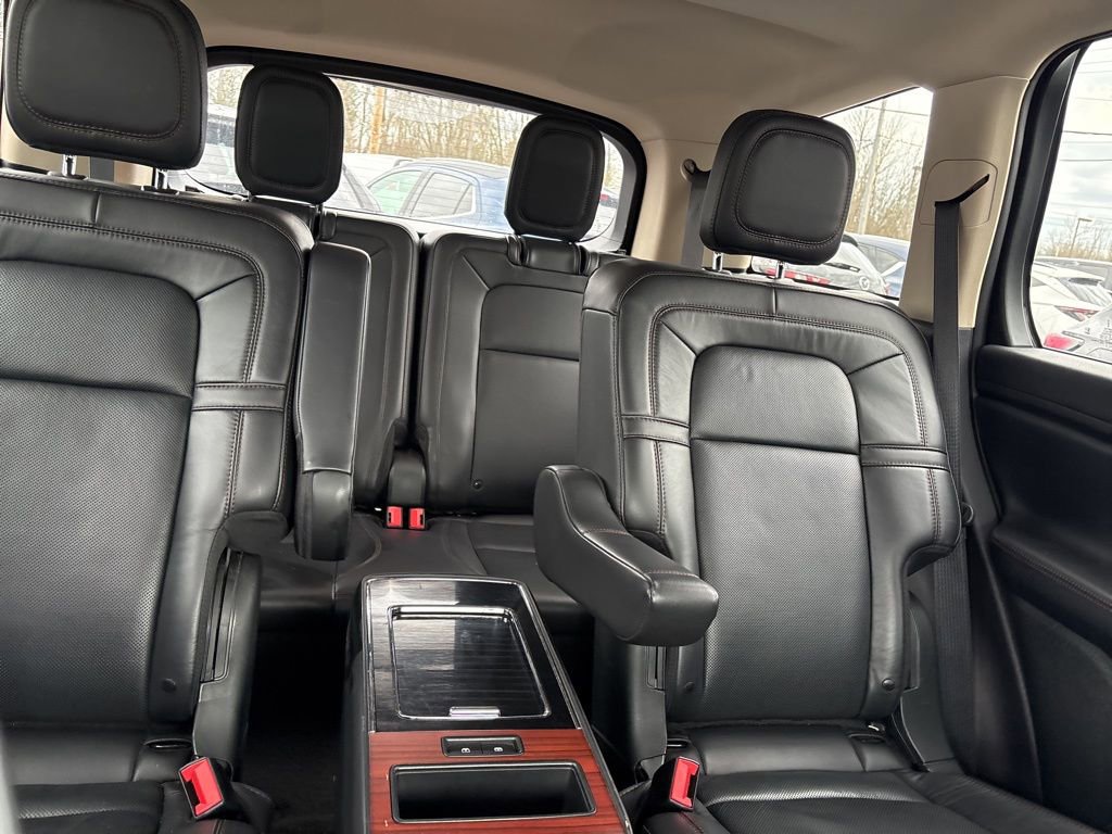 Used 2022 Lincoln Aviator Reserve w/ Equipment Group 201A image 12
