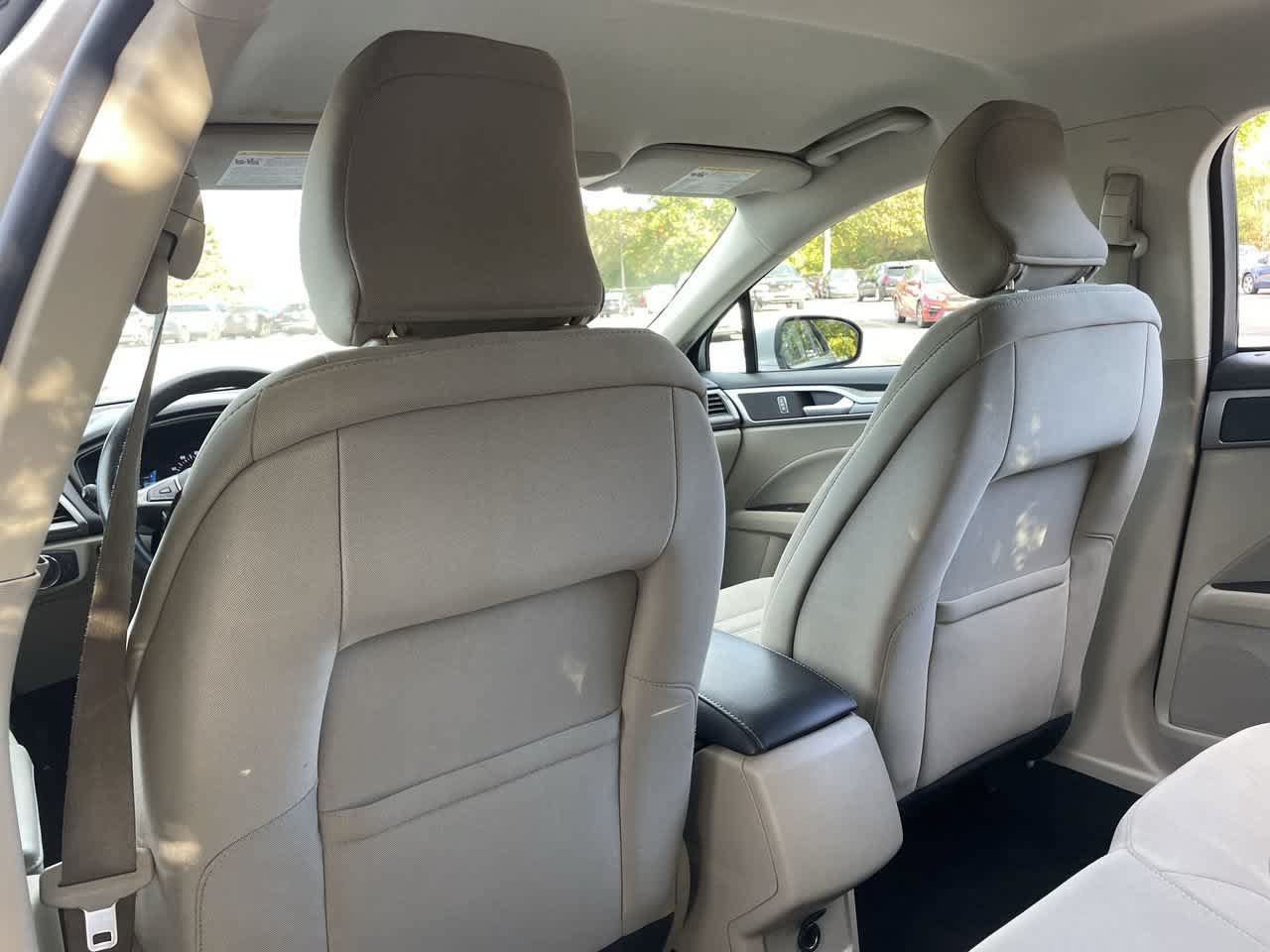 Used 2018 Ford Fusion SE FWD image 19