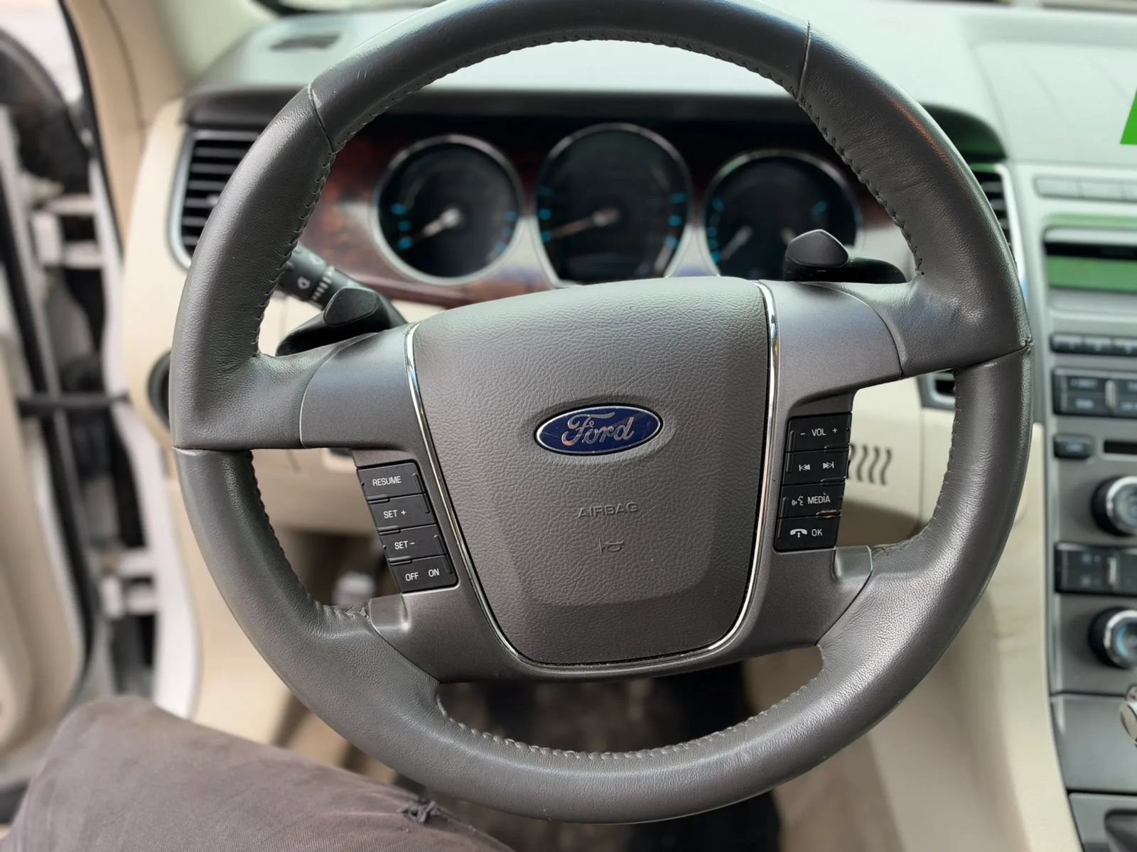 Used 2011 Ford Taurus SEL AWD/4WD image 10