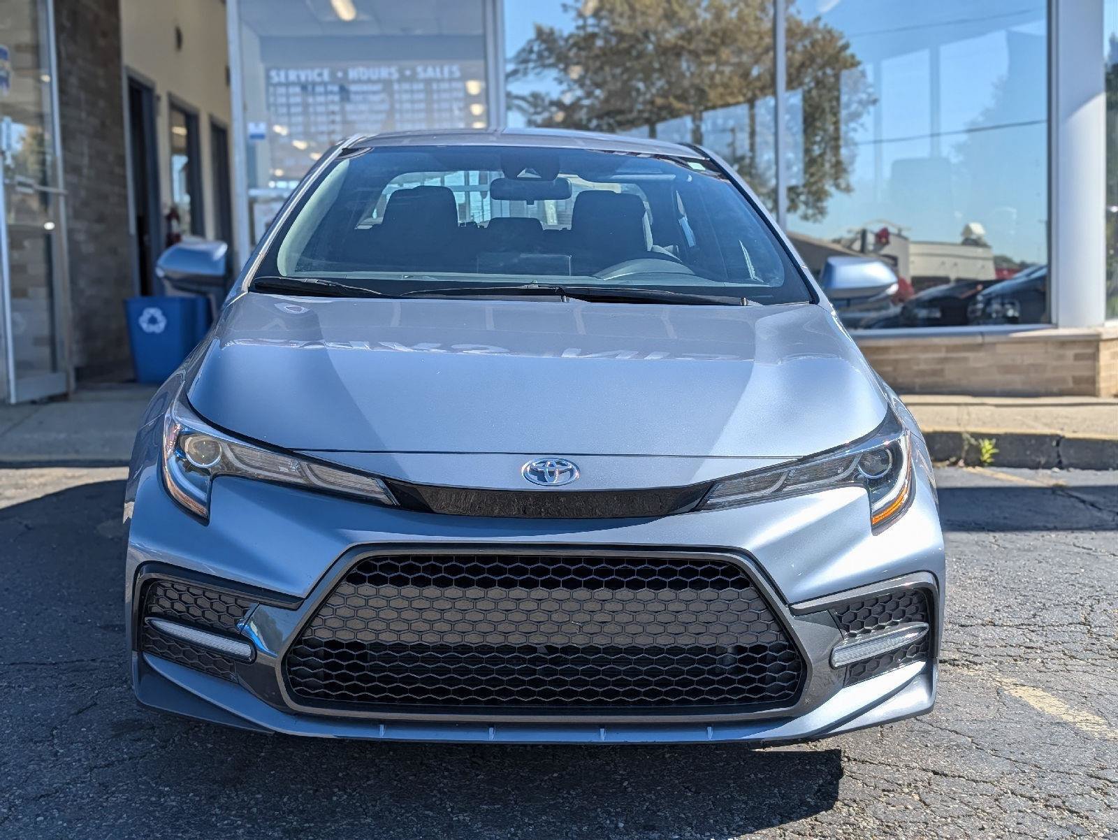 Used 2022 Toyota Corolla SE w/ Carpet Mat Package (TMS) FWD image 3