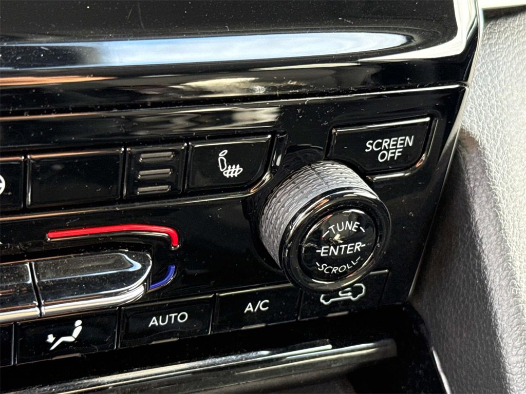 Used 2022 Jeep Grand Cherokee Laredo w/ Luxury Tech Group I image 38