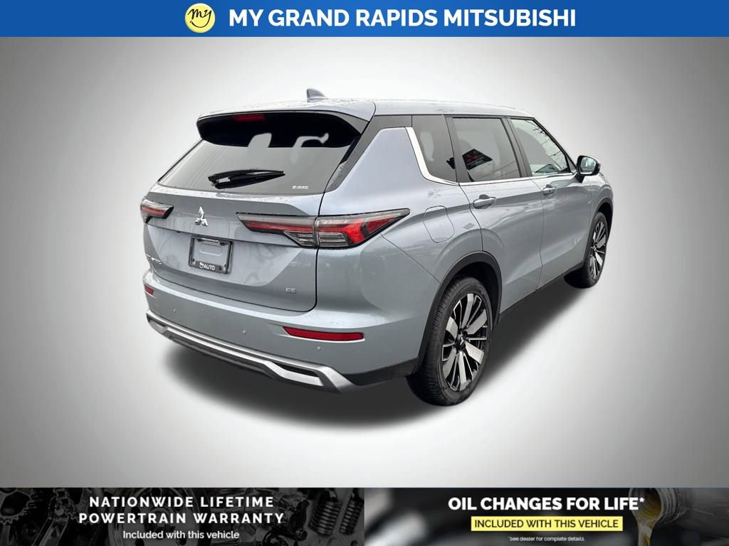 New 2026 Mitsubishi Outlander SE image 7