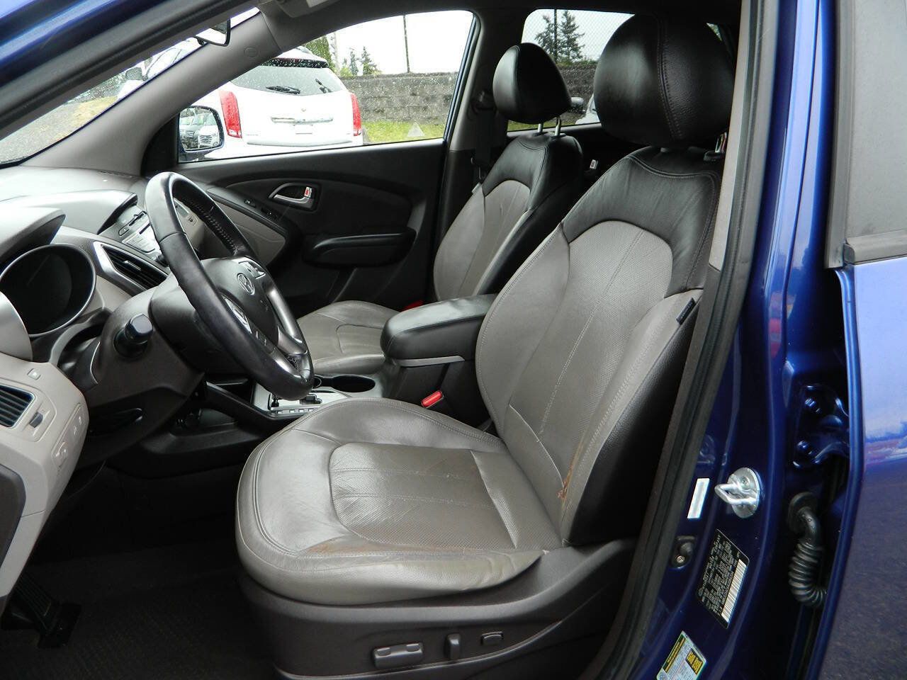 Used 2010 Hyundai Tucson Limited FWD image 12