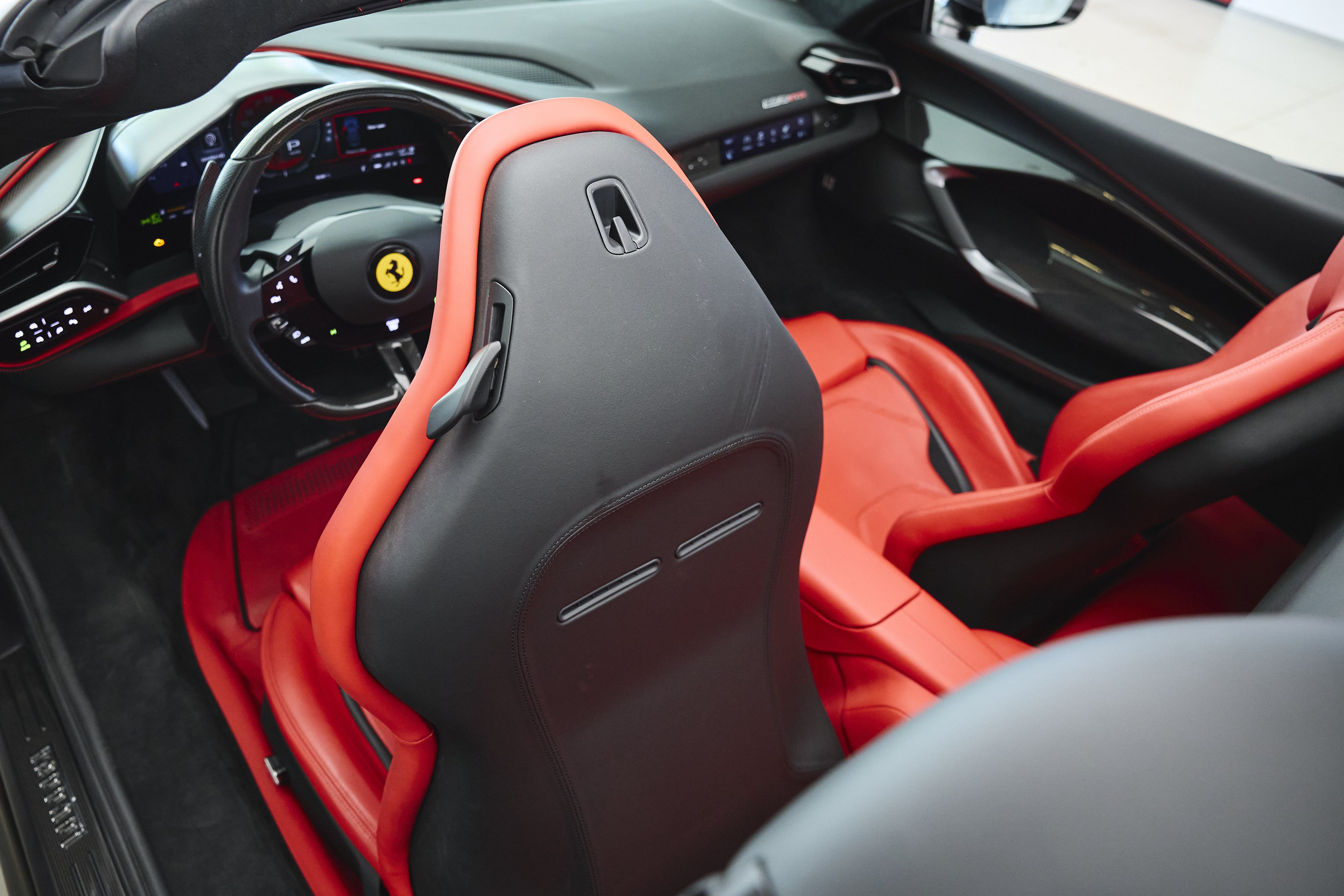 Used 2023 Ferrari 296 GTS RWD image 36