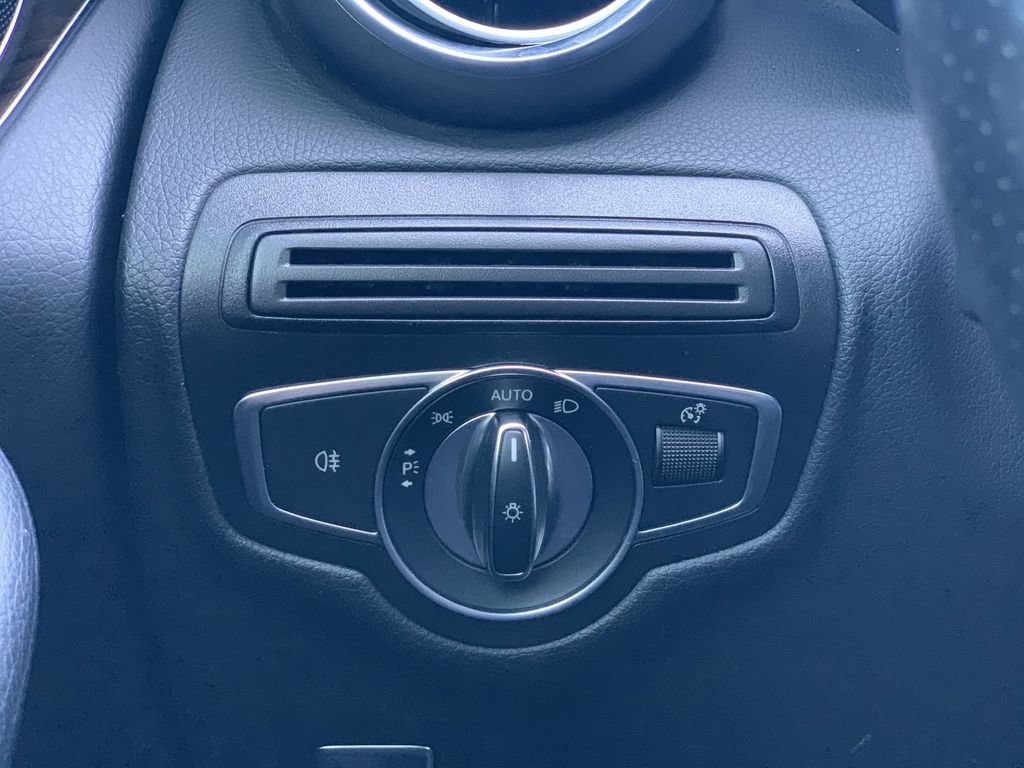 Used 2018 Mercedes-Benz GLC 300 4MATIC image 15