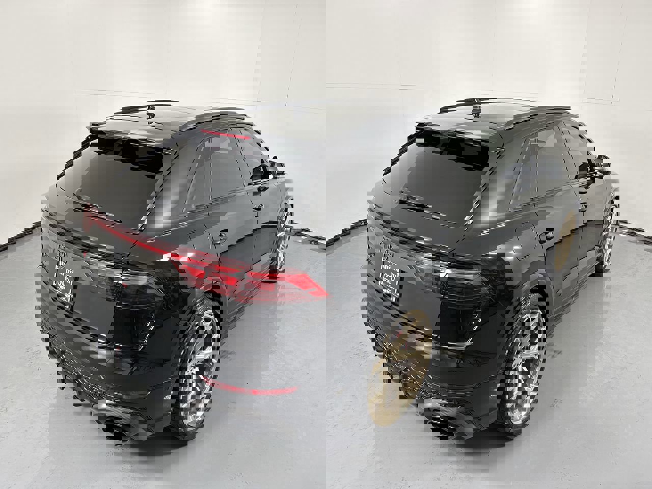 Certified 2025 Audi RS Q8 performance w/ Matte Carbon Package AWD/4WD image 37