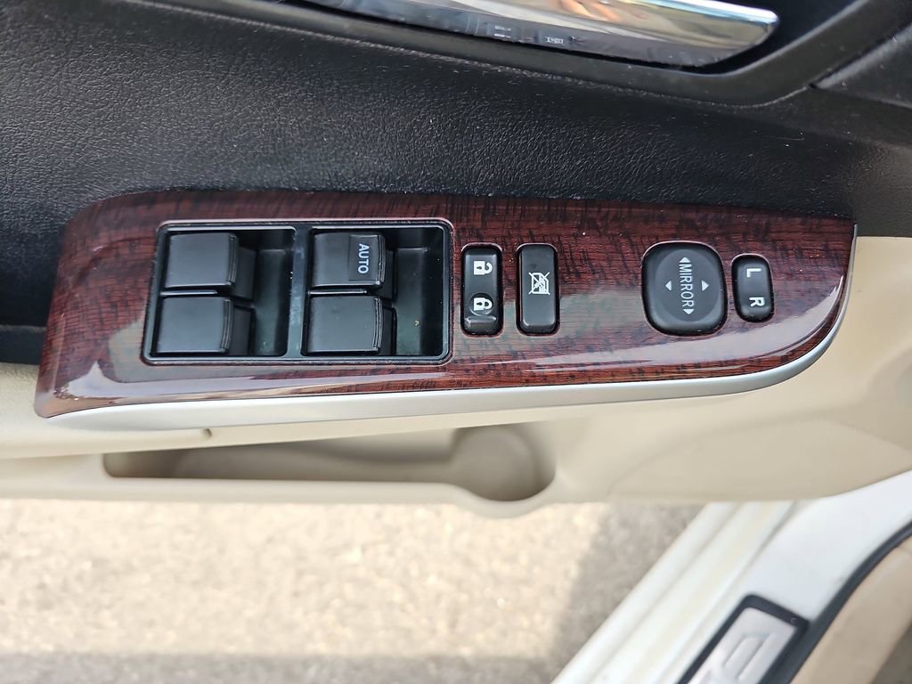 Used 2013 Toyota Camry XLE FWD image 30