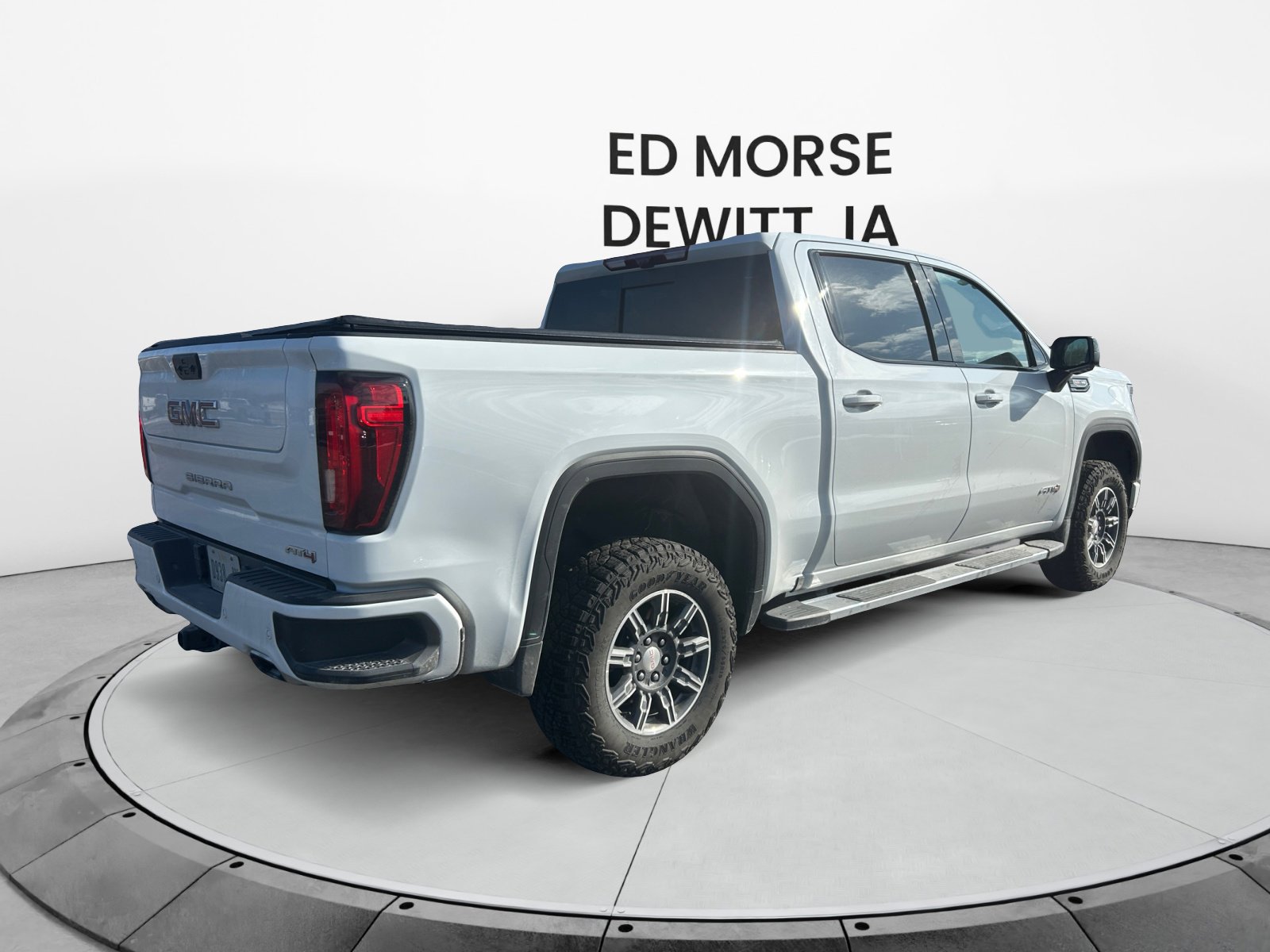 Used 2024 GMC Sierra 1500 AT4 w/ Technology Package image 5