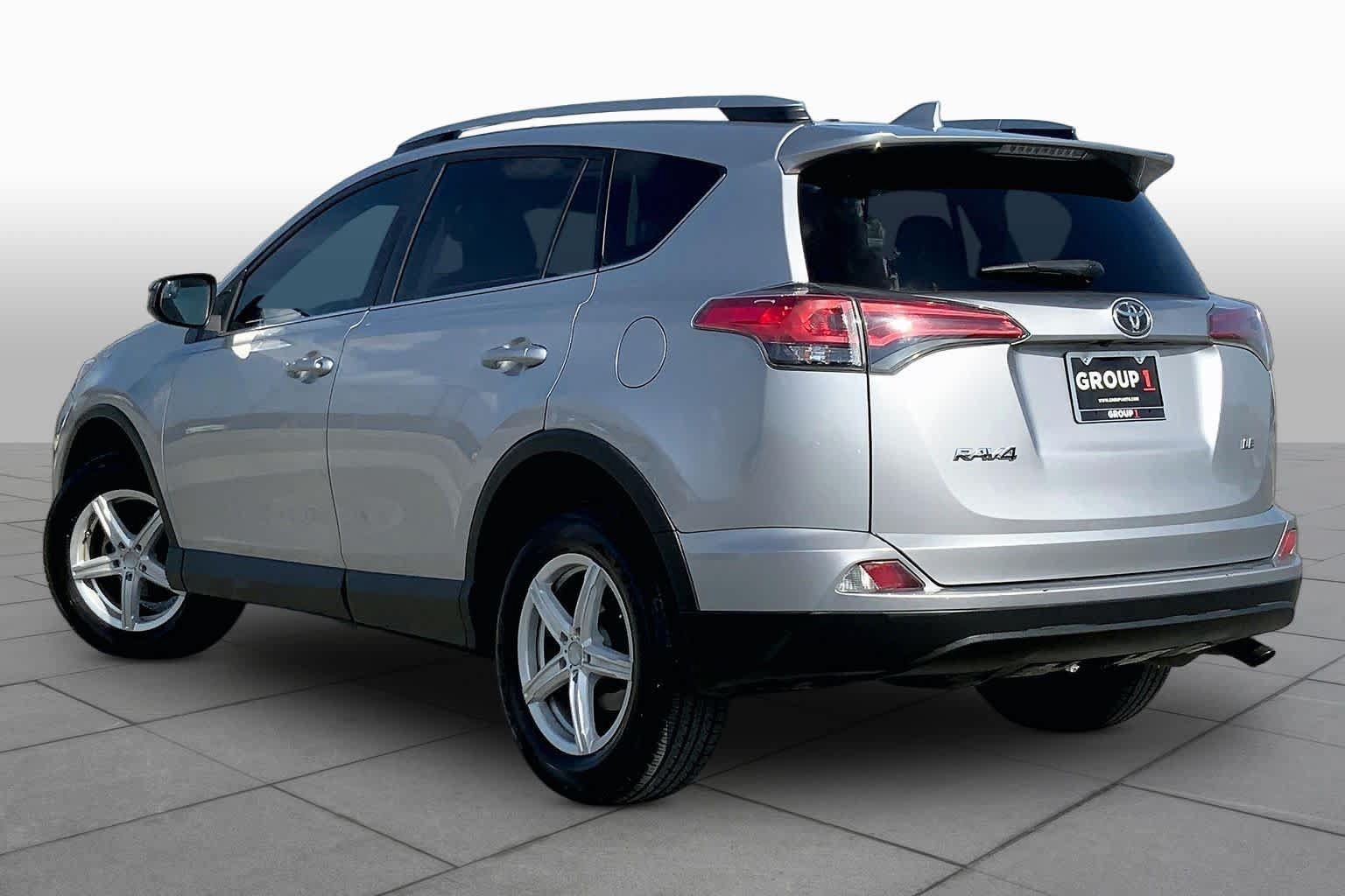 Used 2017 Toyota RAV4 LE FWD image 12