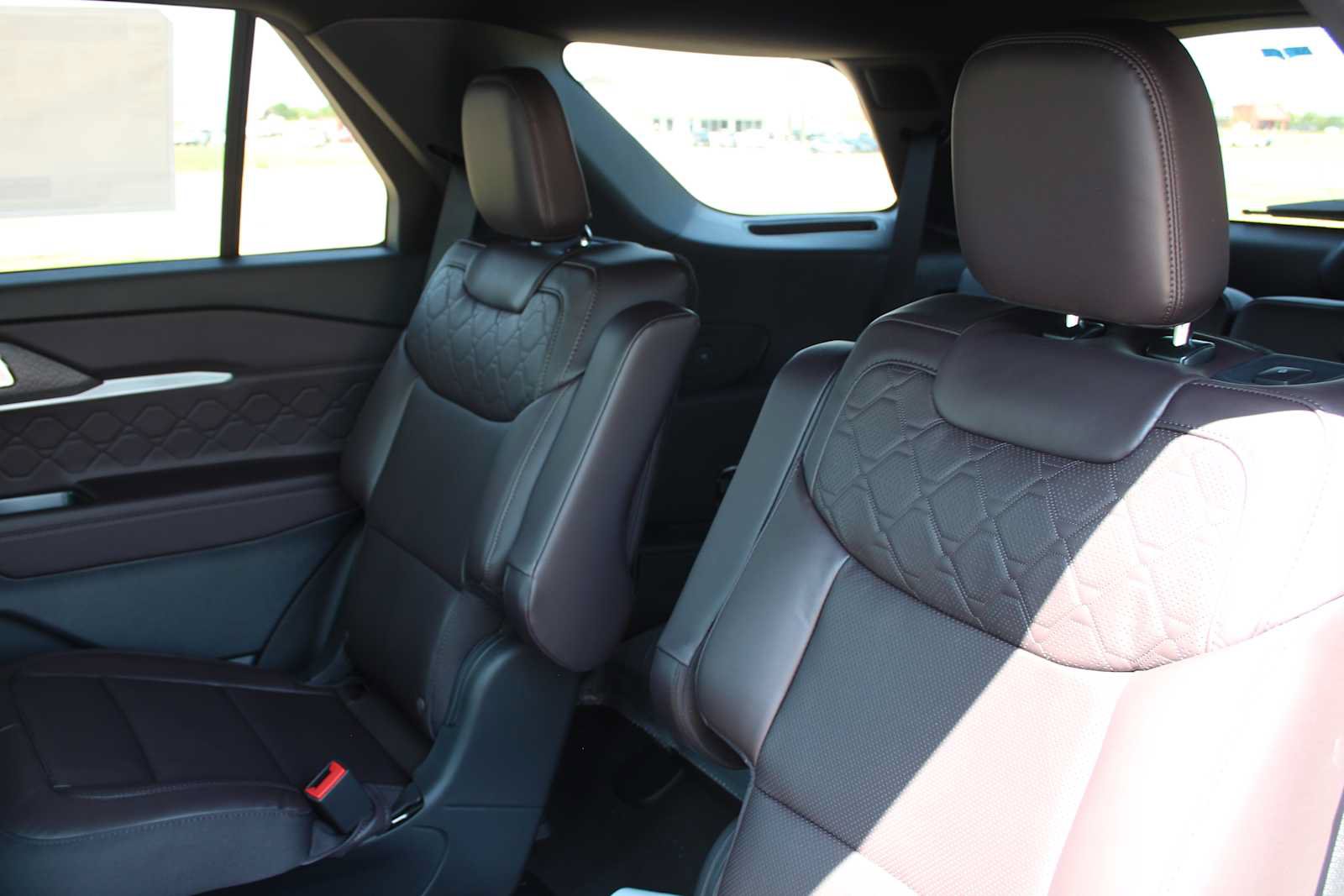 New 2026 Ford Explorer Platinum w/ LUX Leather Package AWD/4WD image 29