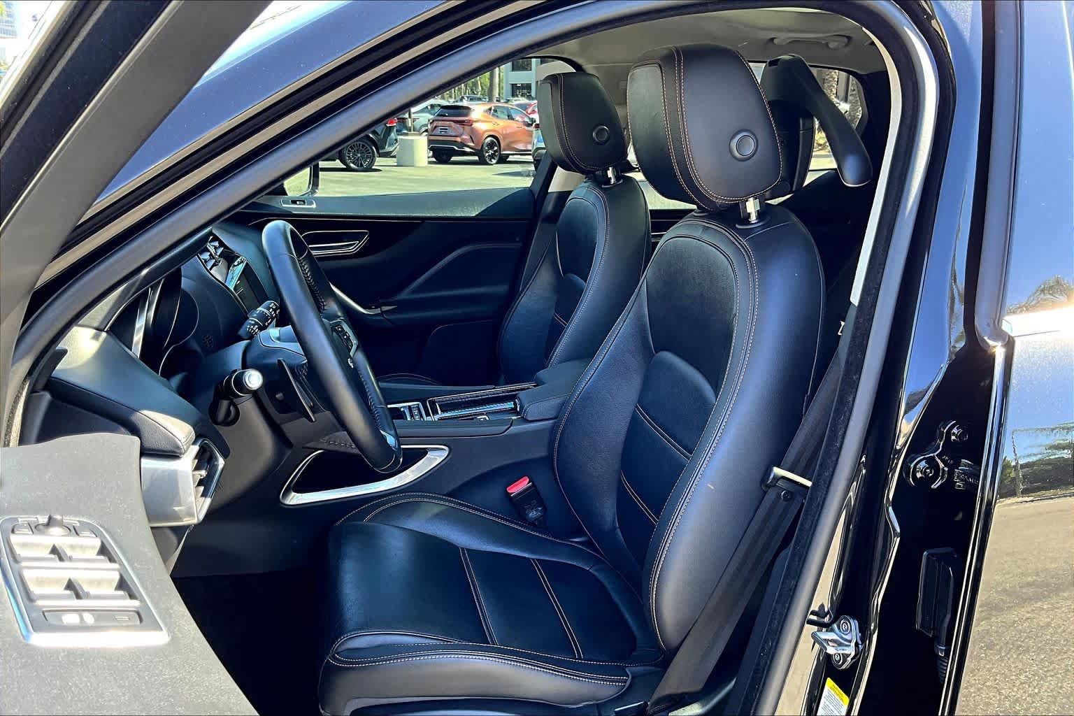 Used 2020 Jaguar F-PACE Prestige image 7