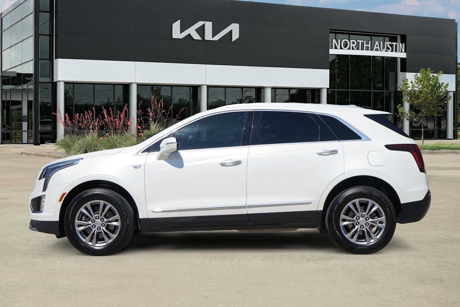 Used 2023 Cadillac XT5 Premium Luxury FWD image 3