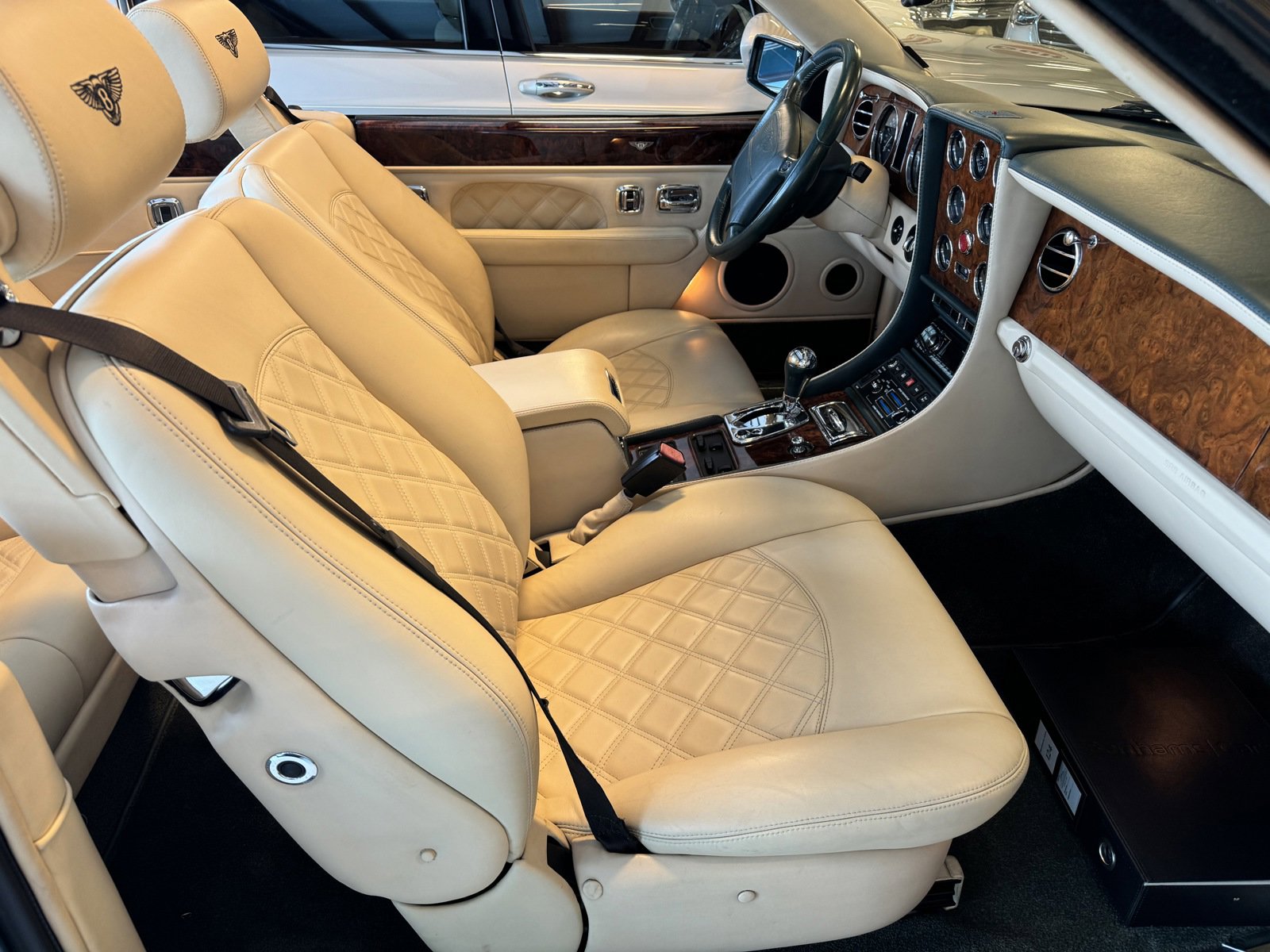 Used 2003 Bentley Azure image 34