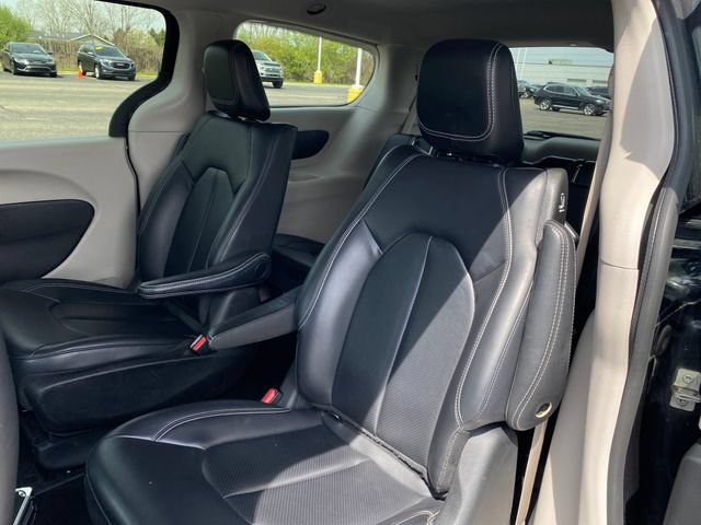 Used 2024 Chrysler Pacifica Limited FWD image 18