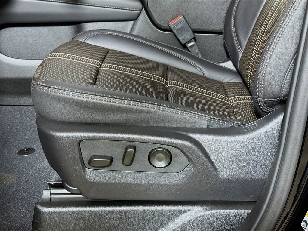 New 2026 Chevrolet Suburban High Country image 17