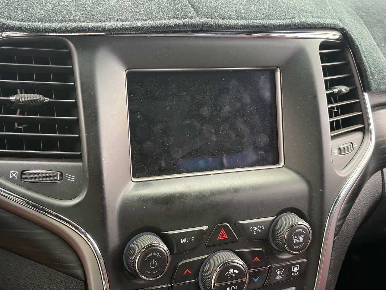 Used 2021 Jeep Grand Cherokee Laredo AWD/4WD image 10