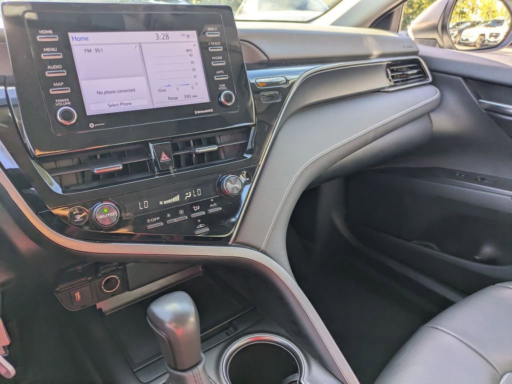 Used 2024 Toyota Camry SE image 20