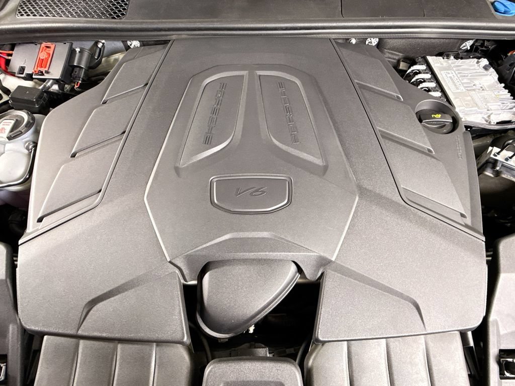 Certified 2024 Porsche Cayenne AWD/4WD image 27
