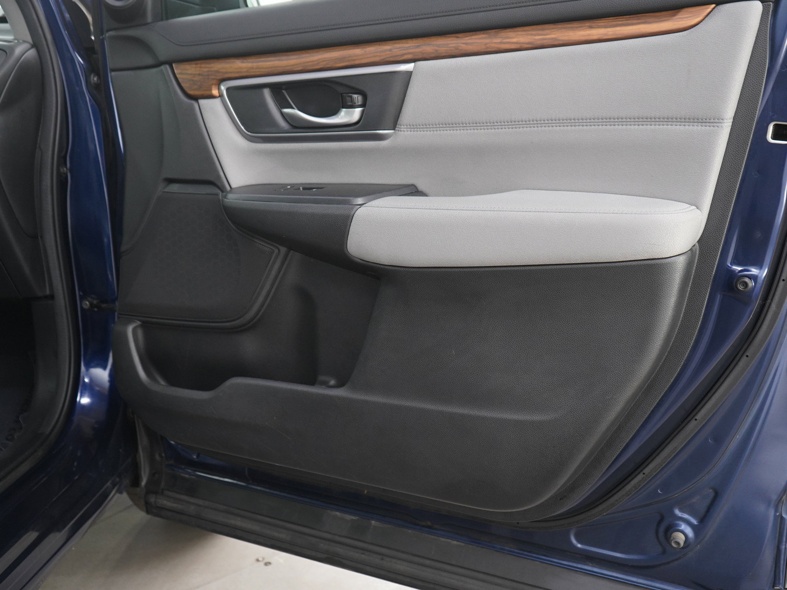 Used 2018 Honda CR-V EX image 9