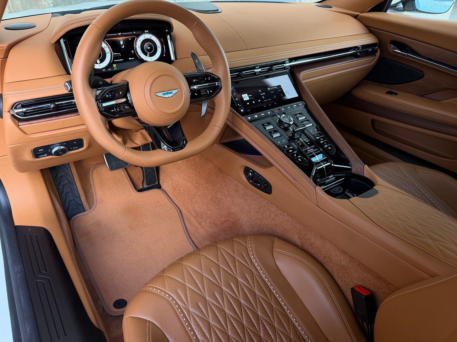 Used 2025 Aston Martin DB12 Convertible RWD image 3