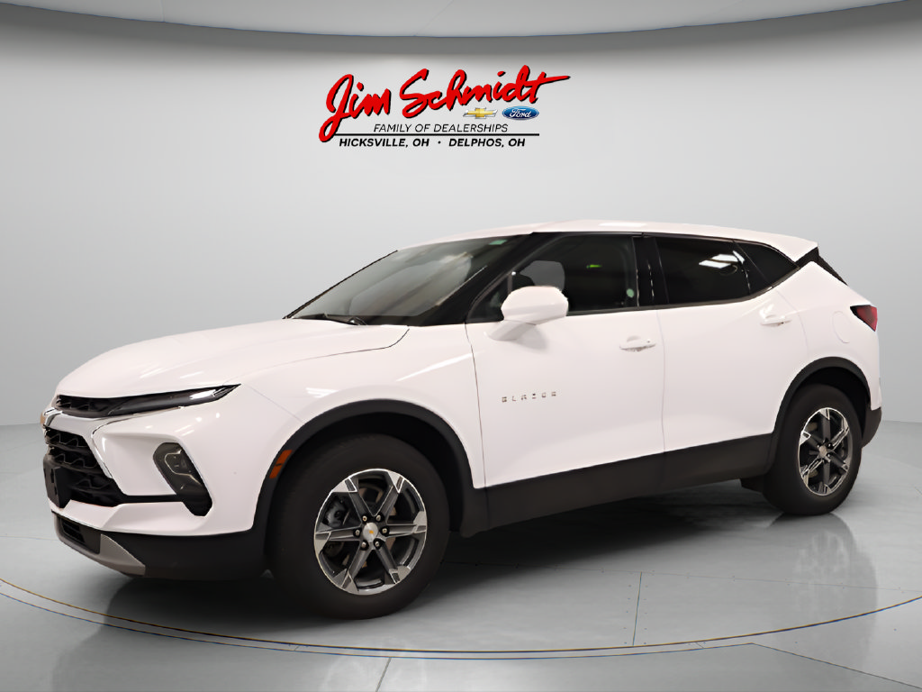 Used 2025 Chevrolet Blazer LT FWD image 2