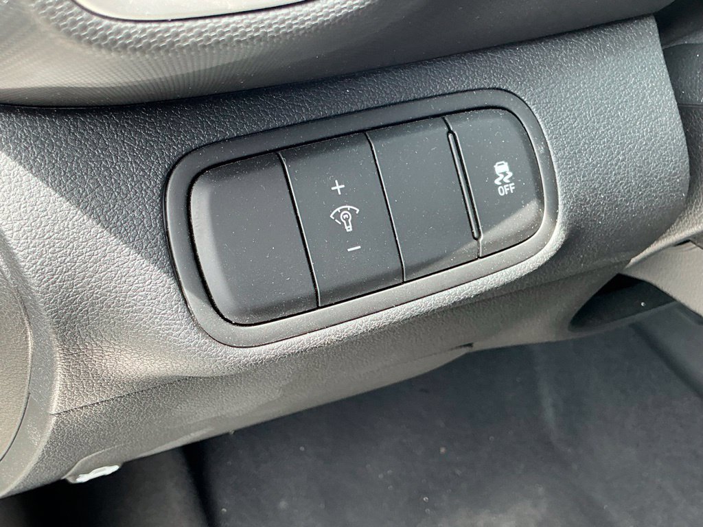 Used 2025 Hyundai Venue SEL FWD image 35