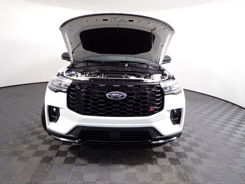 Used 2025 Ford Explorer ST image 6