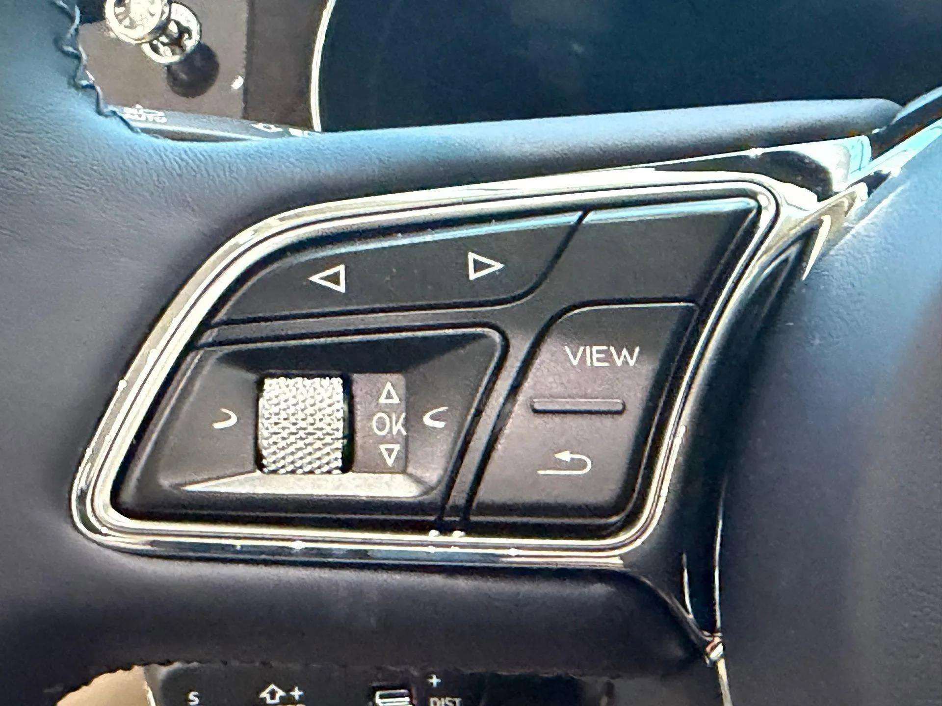 New 2025 Bentley Bentayga image 32