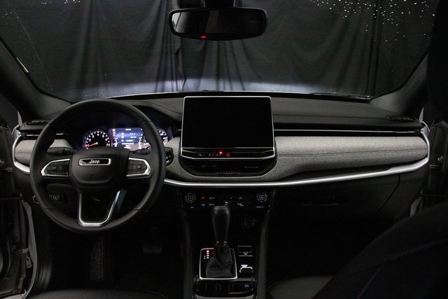 Used 2024 Jeep Compass Latitude image 21