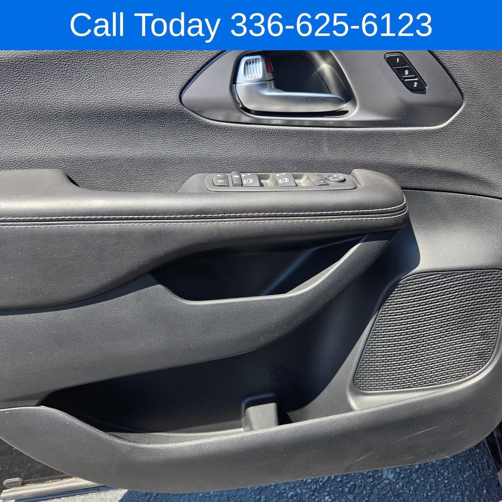 New 2026 Chrysler Pacifica Select FWD image 14