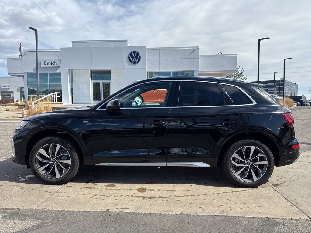 Used 2023 Audi Q5 2.0T Premium w/ Convenience Package image 2