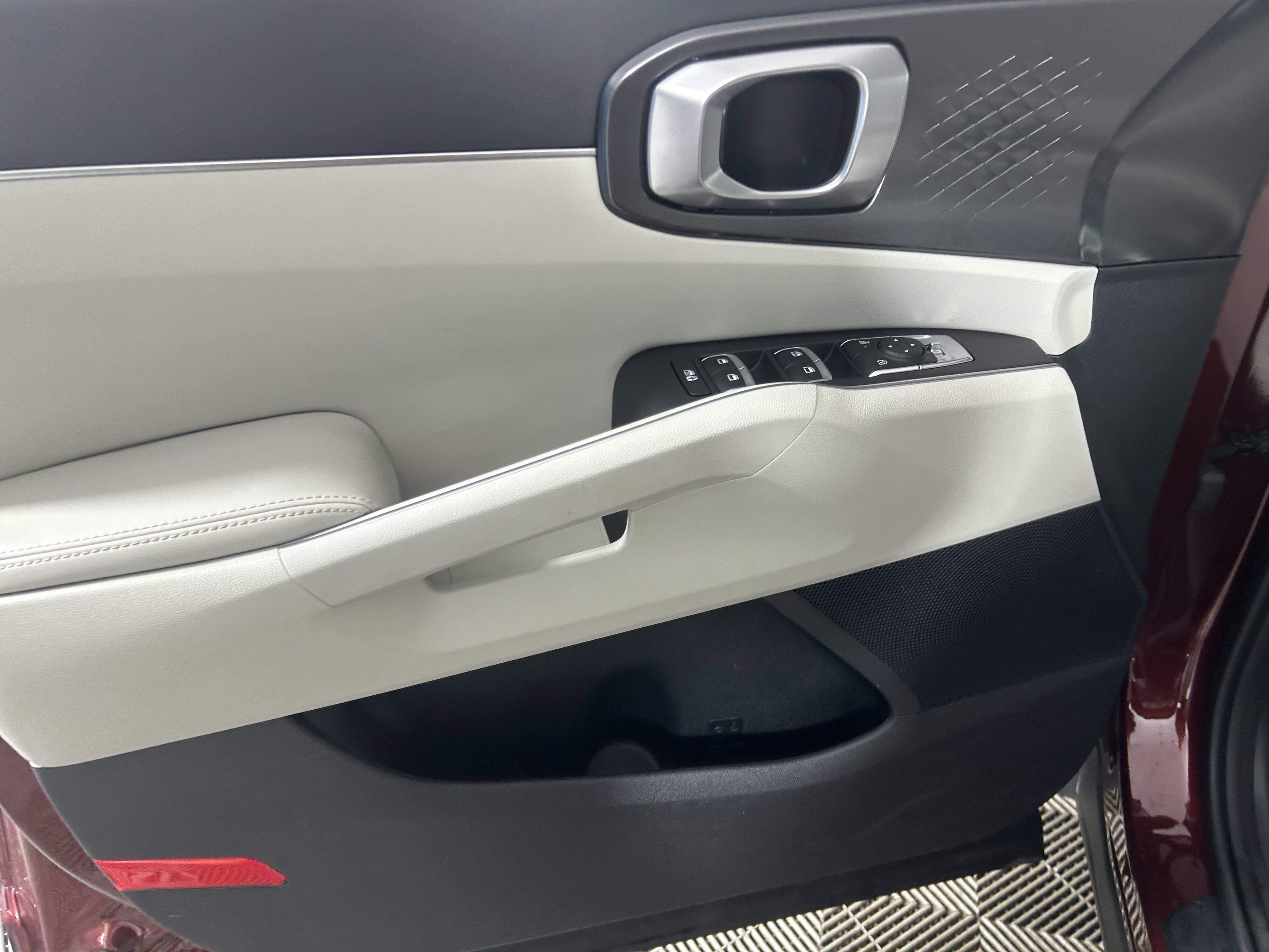 Used 2025 Kia Sorento S w/ Panoramic Sunroof Package image 28