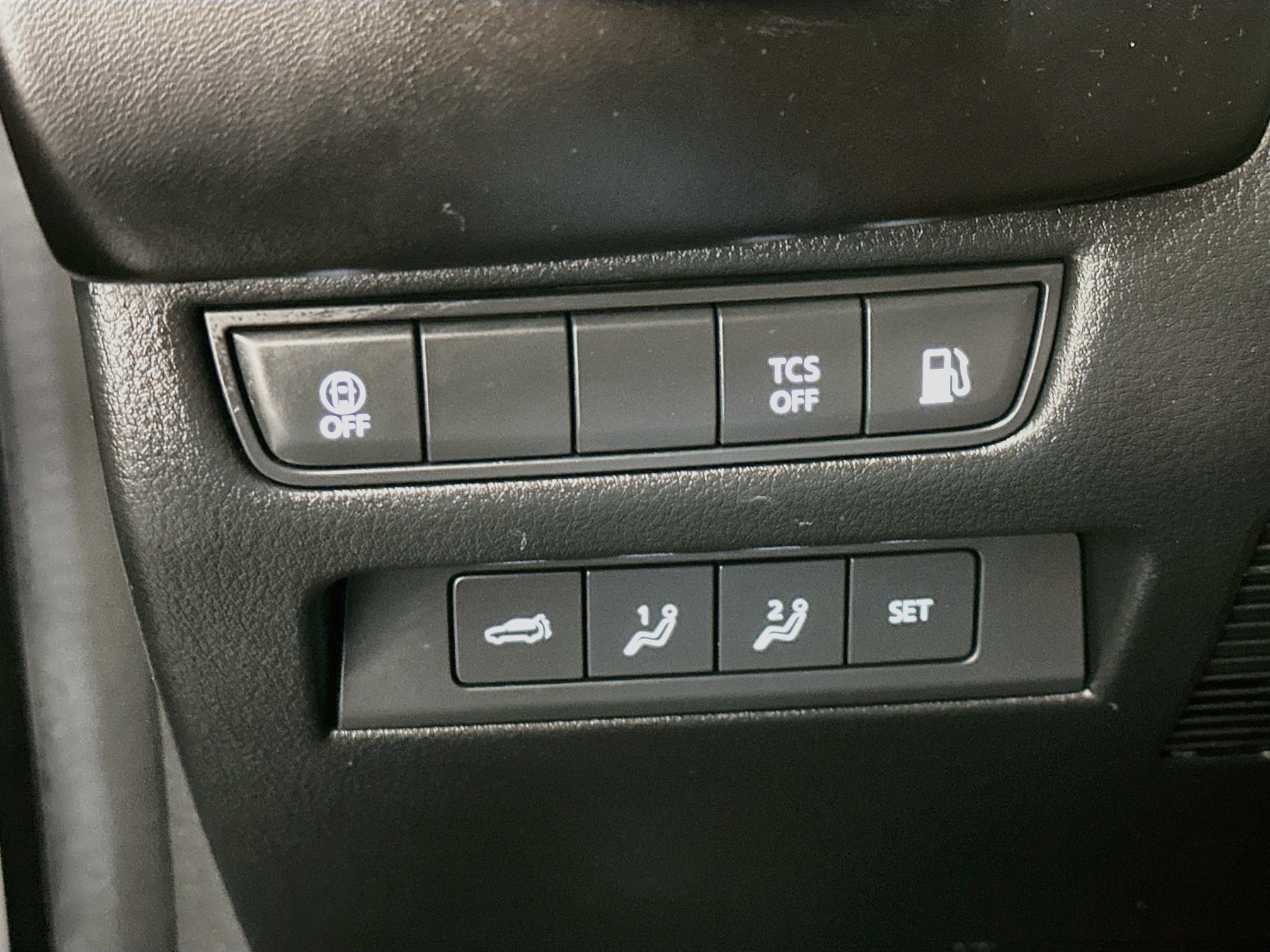 Used 2025 MAZDA CX-50 AWD 2.5 Hybrid w/ Premium Pkg image 17