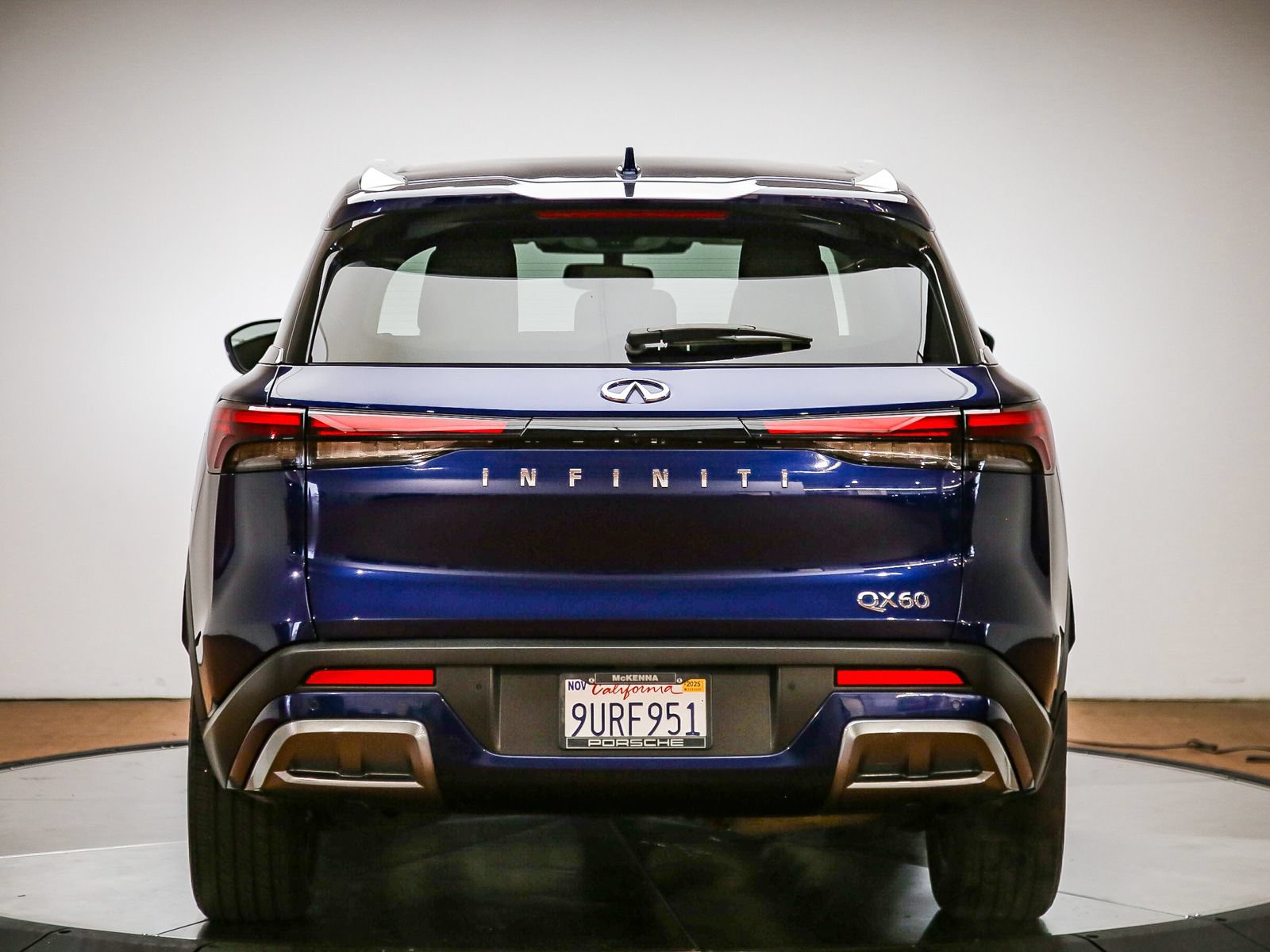 Used 2022 INFINITI QX60 Luxe w/ Cargo Package FWD image 3
