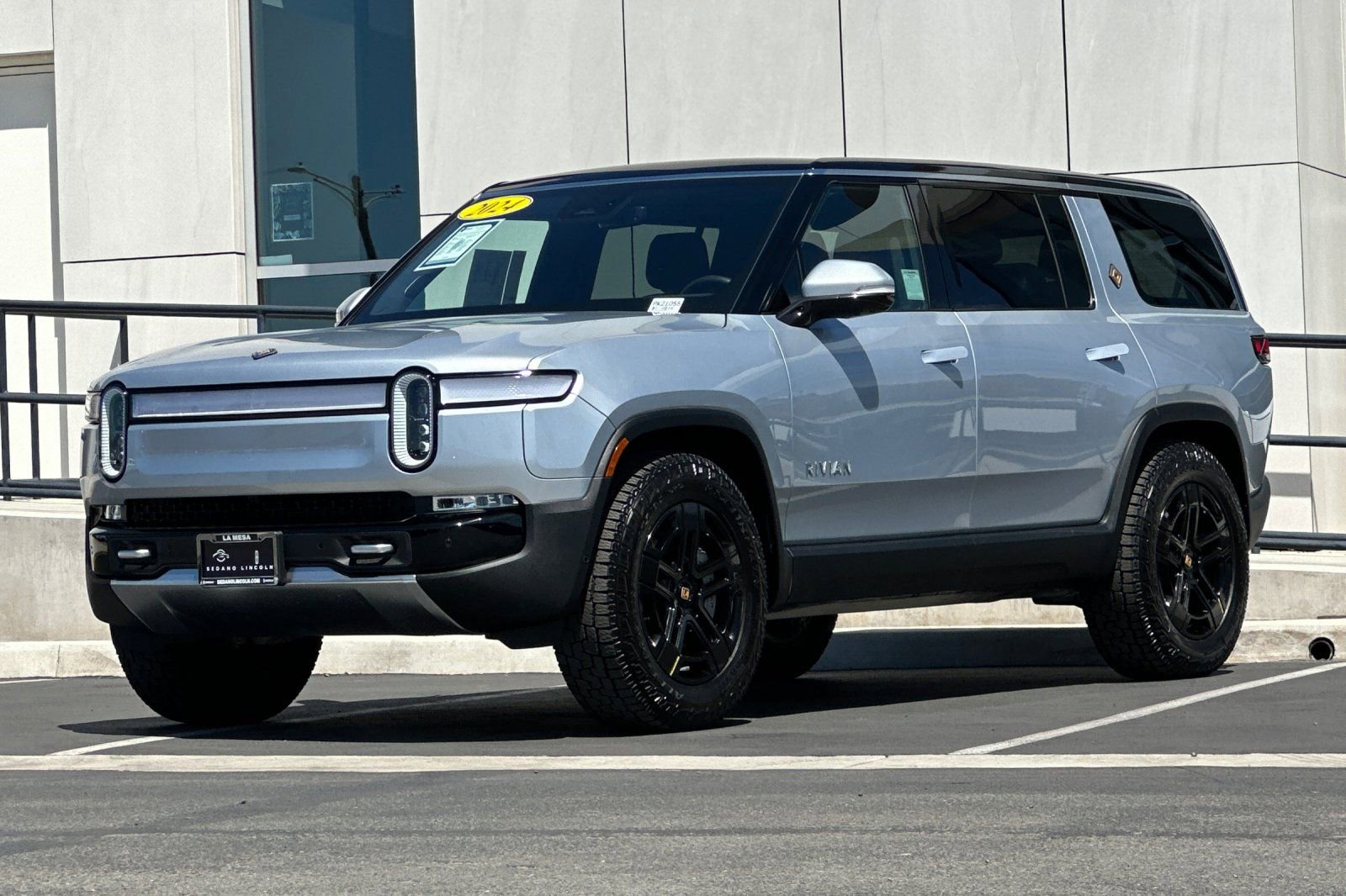 Used 2024 Rivian R1S Adventure image 7