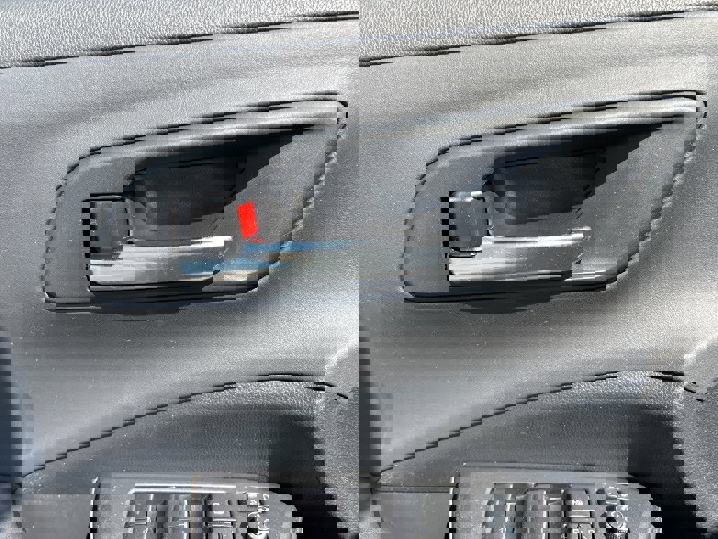 Used 2023 Toyota Crown XLE image 18