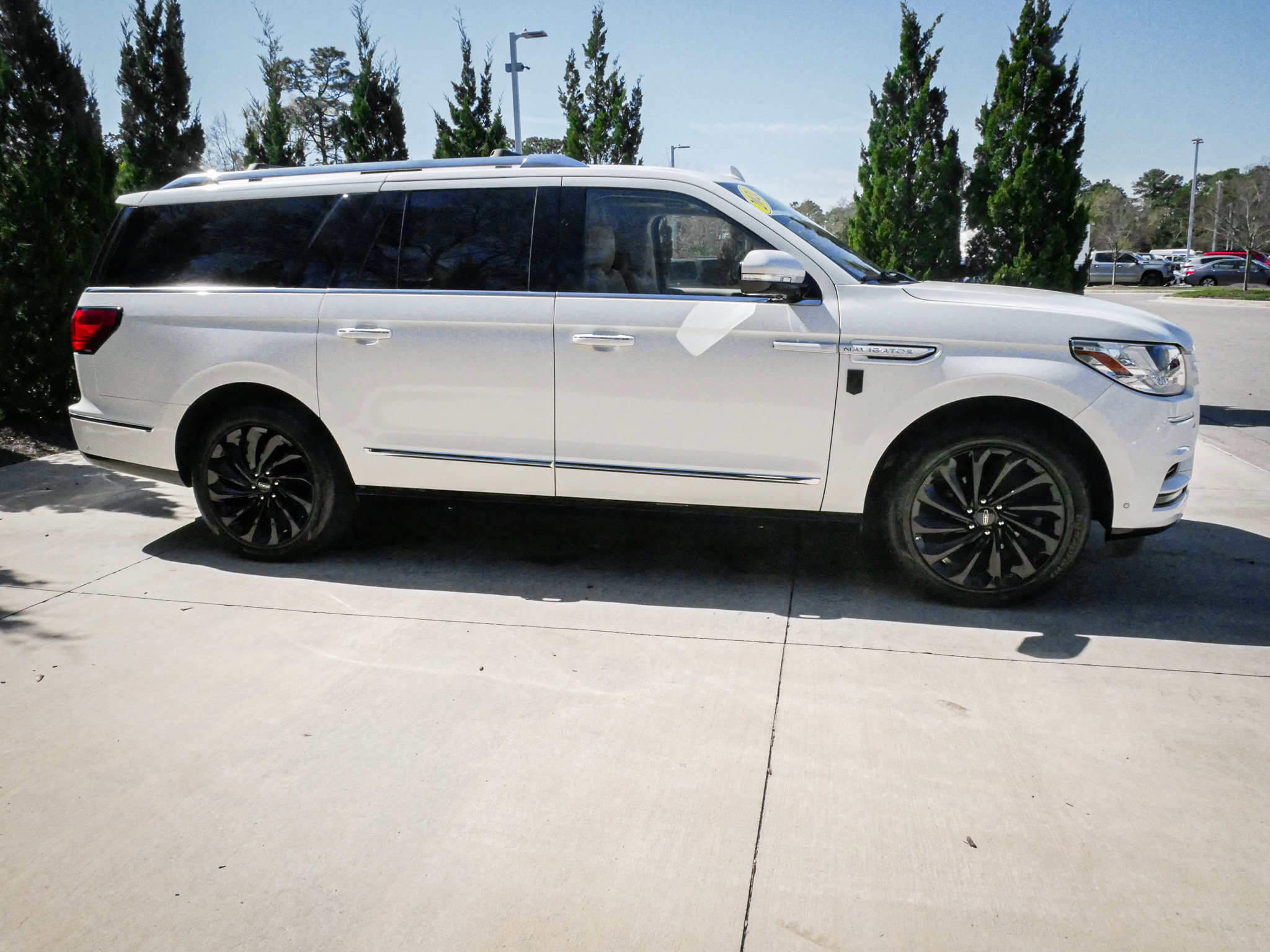 Used 2021 Lincoln Navigator L Reserve image 11
